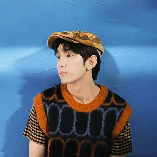 李佳琦写真曝光戴贝雷帽造型复古摩登