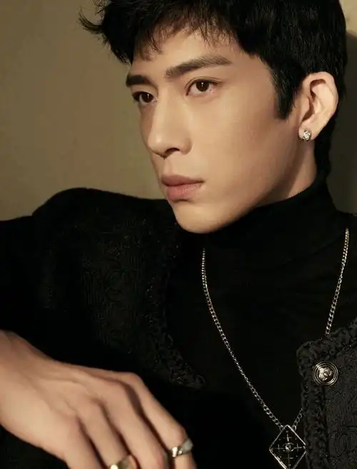 井柏然初冬阳光氛围感写真