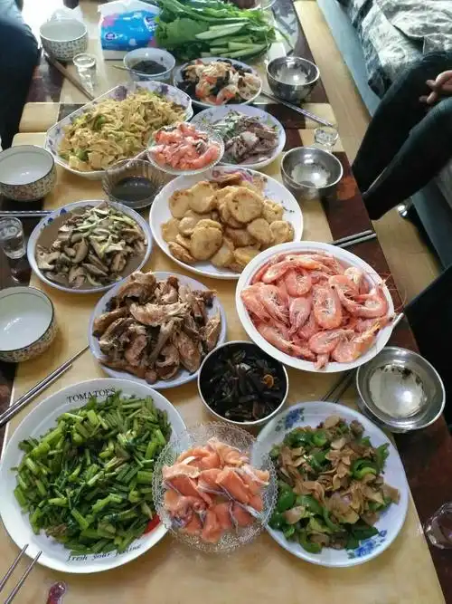 一桌丰盛的饯行晚餐,亲情浓浓!