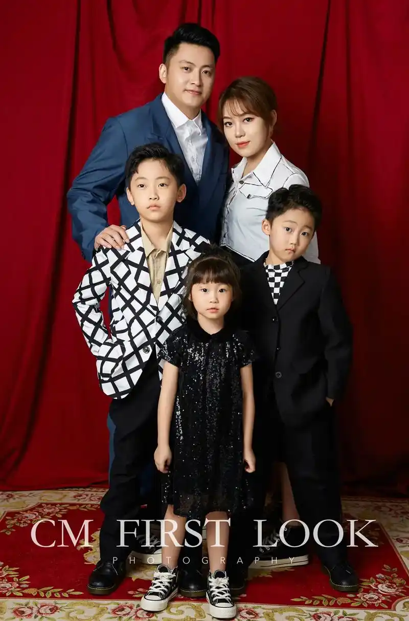 超有爱的五口之家亲子照 - 抖音