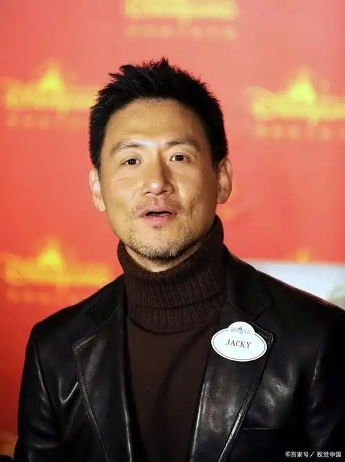 说真的,华人男歌手中,成就能超越张学友的并不多,不接受反驳