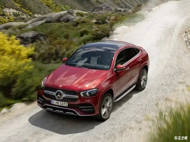 新款奔驰gle轿跑上市标配行车记录仪ar实景导航