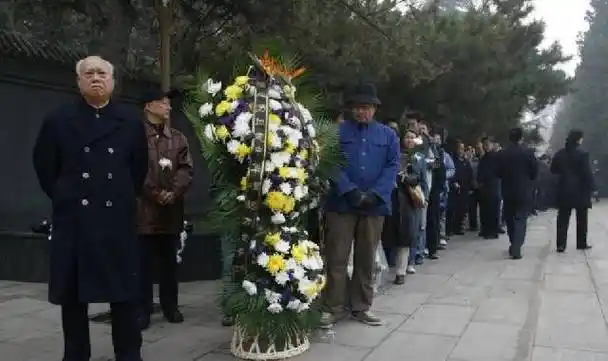 在2009年11月的钱学森先生的追悼会上,除了钱学森的家人和同事们来为