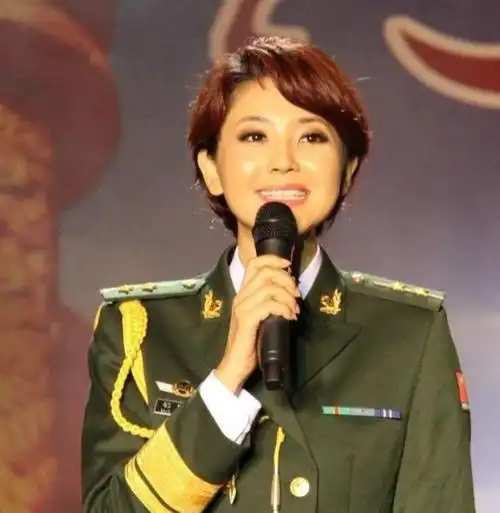 回顾主持人方琼结婚20年只生孩子不做饭副台长丈夫把她宠成宝