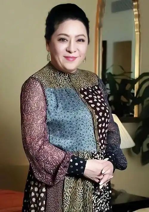 天生的"富婆脸"有4个特征,第3个还总被人嫌弃,看向太就知道了_女人