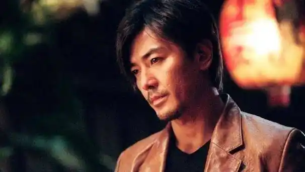 走下神坛郑伊健活的平凡,五十知天命,远离江湖纷争纵情游戏人生_电影