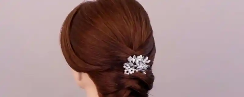 怎样盘发好看又简单,40一50岁盘头发型教程?