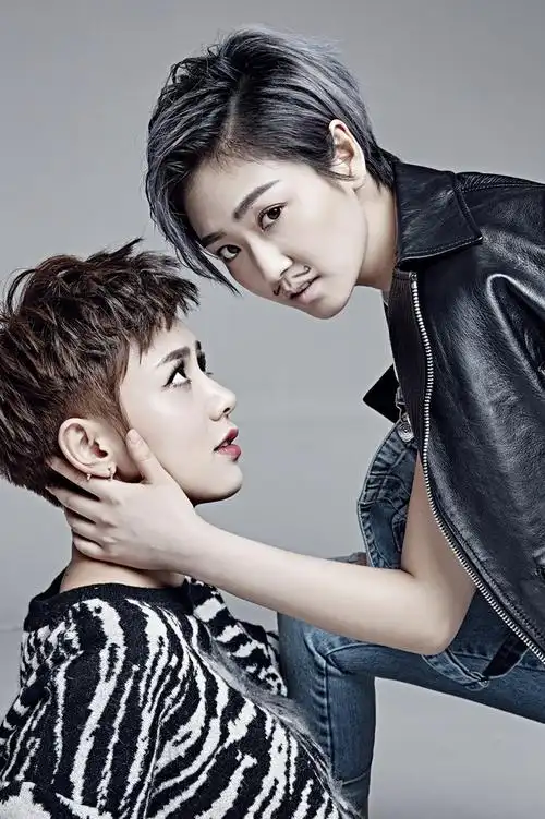 王思思李晓峰合拍时尚大片