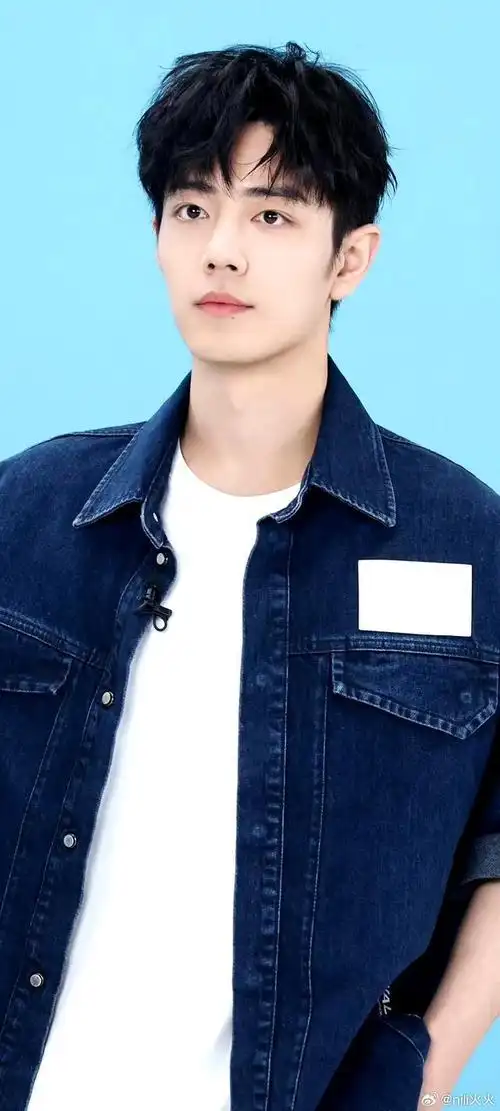 实力演员肖战今日最新直播生图释出啦!男大高中生啊!