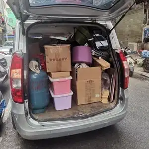 小型面包车拉货