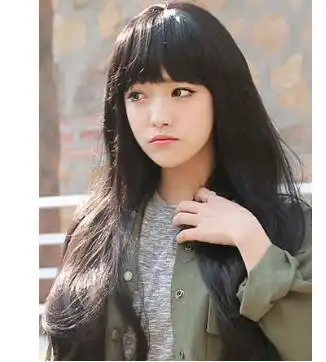 女生中间短两边长的刘海发型图片