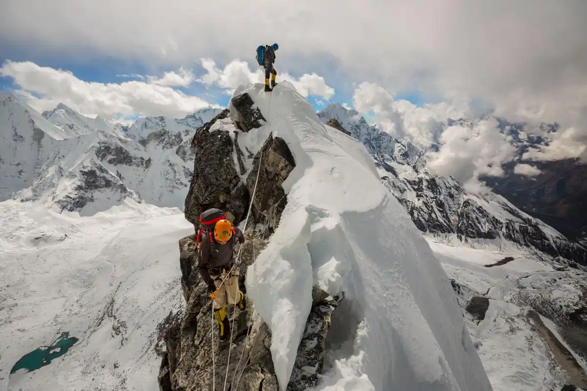 最强悍民族:女性16岁登顶珠峰,最快8小时登顶包揽全部珠峰纪录-搜狐大