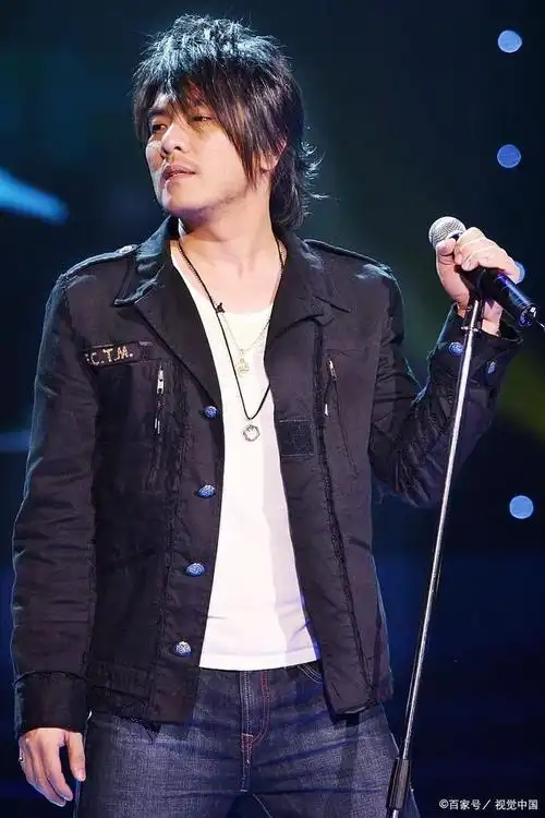 也许现在的很多年轻人都不认识他,阿杜,这个名字对于许多人来说都不会