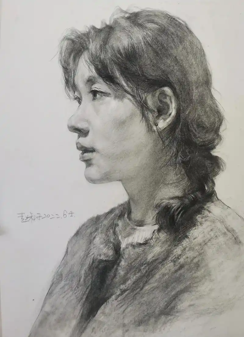 素描头像 #画头像 #人像素描    要多看多画 - 抖音