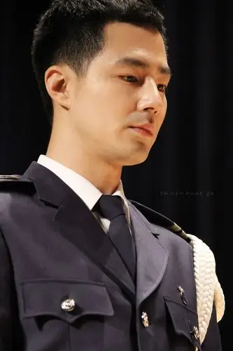 p>赵寅成(         ,zo in sung),1981年7月28日出生于韩国首尔市.