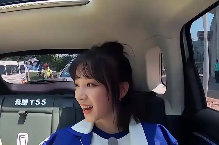 基本上都在划水,节目中第一个环节是"折返跑跳高和指压板跳远",这个