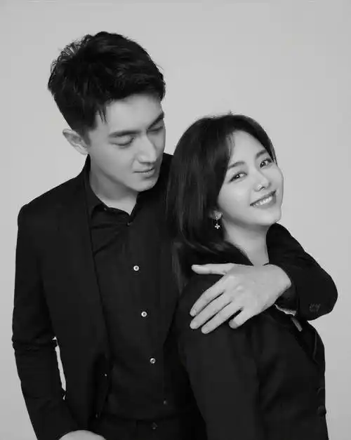 林更新谭松韵拍氛围感大片,双面秘书遇上高冷霸总,cp感太强大了_西装