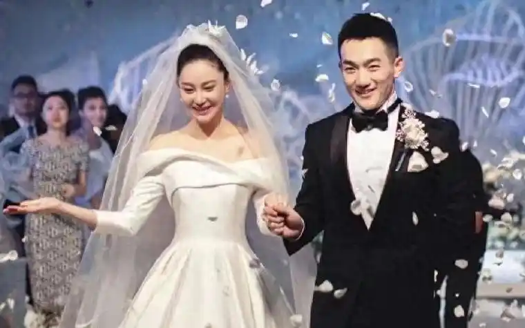 张馨予生宝宝了吗张馨予何捷甜蜜出游