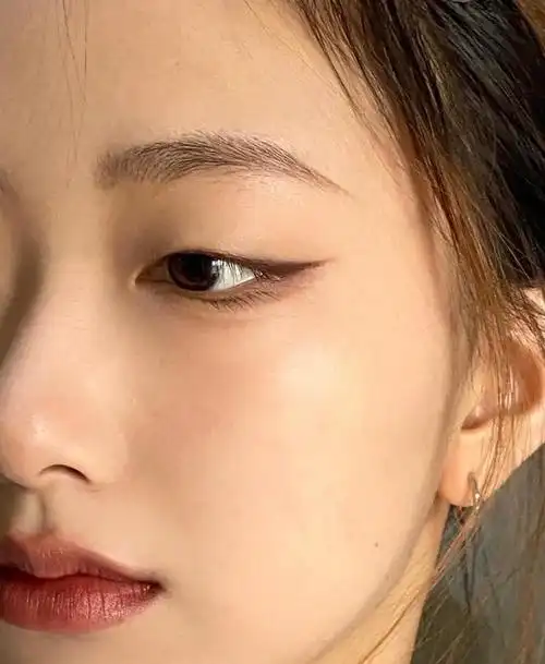 虽然自古是丹凤眼的天下,但丝毫不影响双眼皮带来的审美冲击.