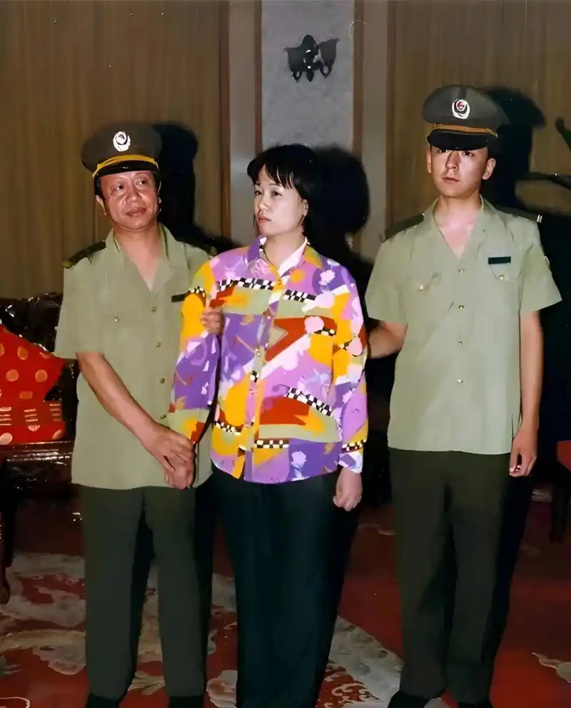 2000年,刘艺霞和丈夫李少洋双双被判死刑,消息一出,震惊社会.