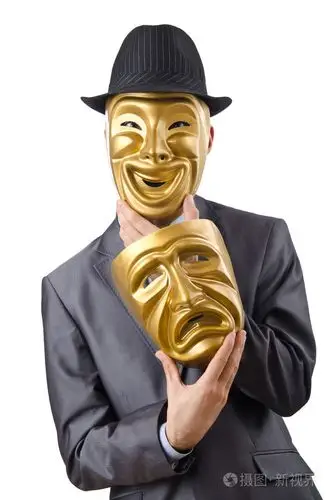 戴着面具隐瞒他的身份的商人