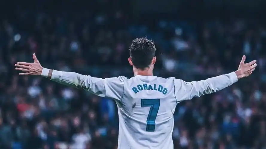 c罗的远射特别有美感