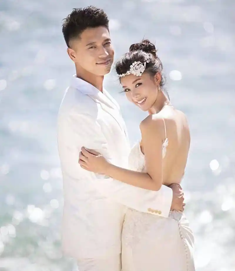 王雷和李小萌:恩爱16年无绯闻,婚后生两子,一家四口其乐融融