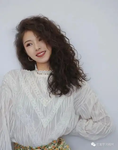 别着急,不如先给自己挑选一个新的发型,开始全新的改变