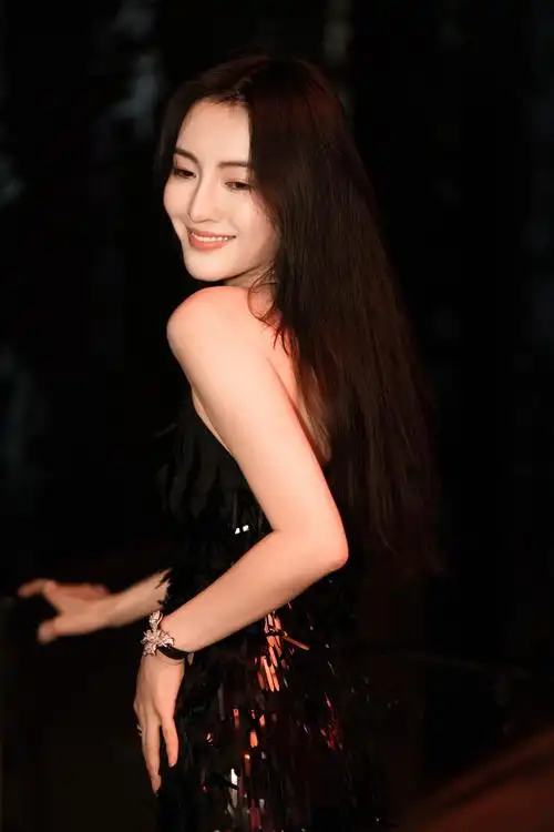 于正孙晶晶盛装相伴亮相小仙炖2023秋季米其林星厨燕窝宴