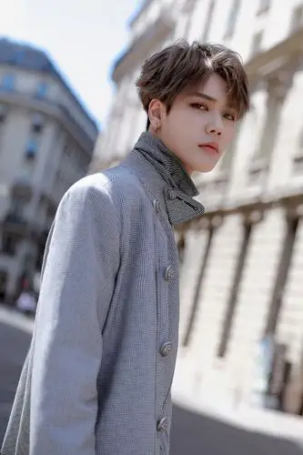 林彦俊灰黑格调帅气写真图片36