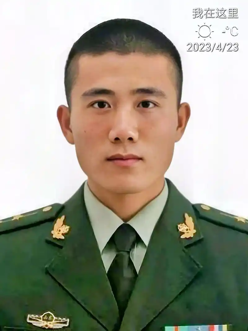 致敬!山东武警王成龙,放弃清华大学投身军营,为救战友壮烈牺牲 - 抖音