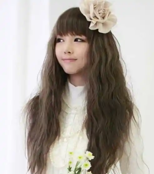 女生锡纸烫发发型更具个性时髦感