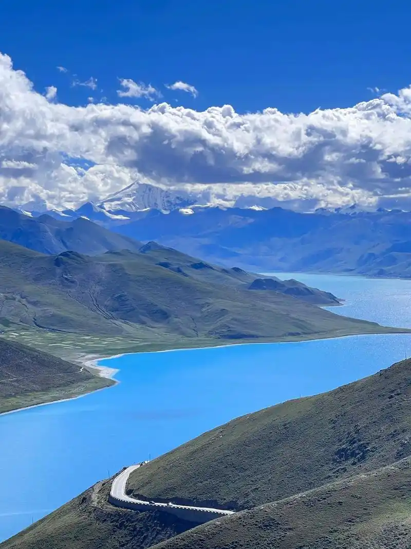 西藏山南市羊卓雍错.羊卓雍措,"羊",上面;"卓",牧场;" - 抖音