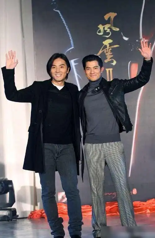 郑伊健在官方公布的身高是179cm,比郭富城整整要高8cm,可是当两个人