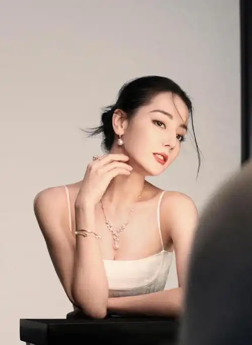 御木本新图又96    (拍摄花絮图)    @dear-迪丽热巴    #mikimoto