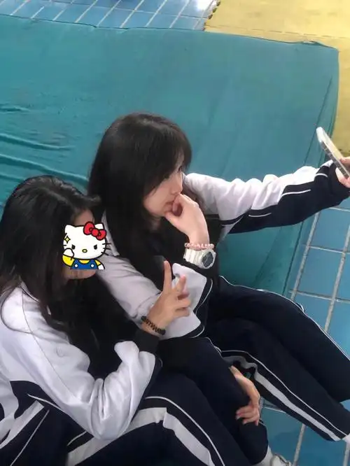 为什么学校的泳池里没有水#深圳校服98  #06  #女高中生  #游泳馆