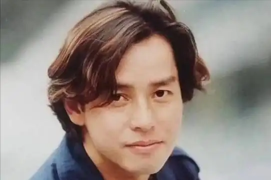 渣男始祖谭咏麟骗发妻丁克打胎小三却凭子上位拥亿万资产