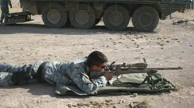 雷明顿700步枪衍生而来的m24狙击步枪