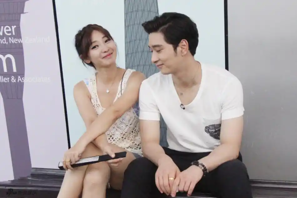 组图:柳岩黄灿盛高空约会 无惧危险呐喊告白