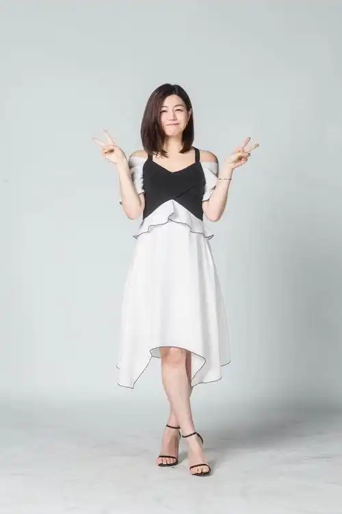 陈妍希完全不掩饰,发布定妆照全程不p!|减龄|裙装|穿搭|黑白配|身材曲