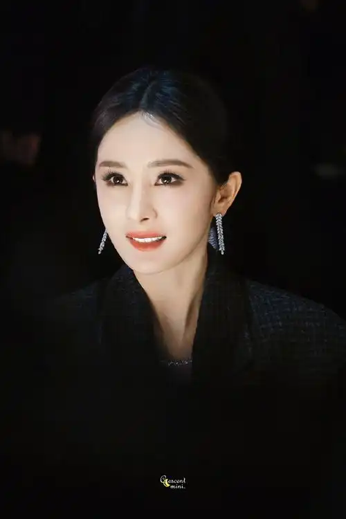 杨幂泼墨妆##杨幂翡翠##w年度盛典##诗幂 金角银角##杨幂刘诗诗幼坐