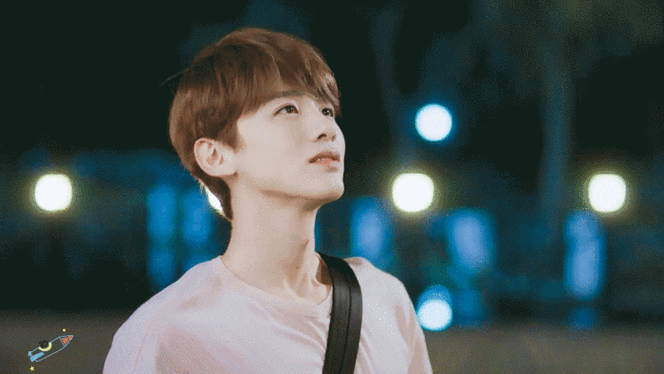 便沉醉于暖阳般的温柔,清澈的眼神,温柔的气质,这便是白敬亭给予我们