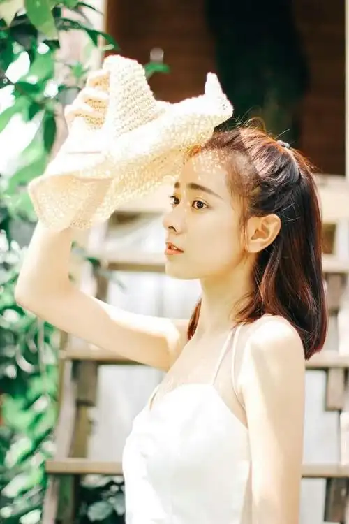 摄影皮肤白皙清纯可爱女生