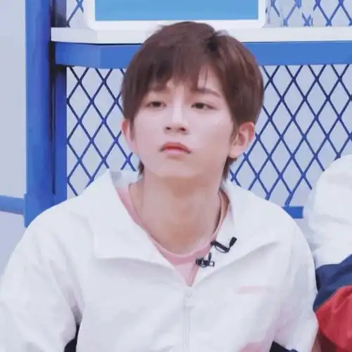 来吧我们玩个游戏放训练生图片美图搞怪图都可有多