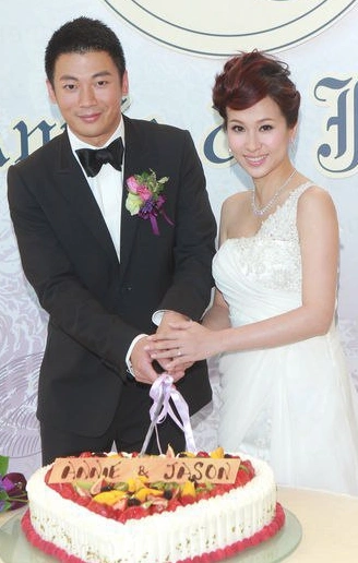 嫁入豪门后息影,丈夫做生意失败靠闺蜜佘诗曼救济,今生活很幸福