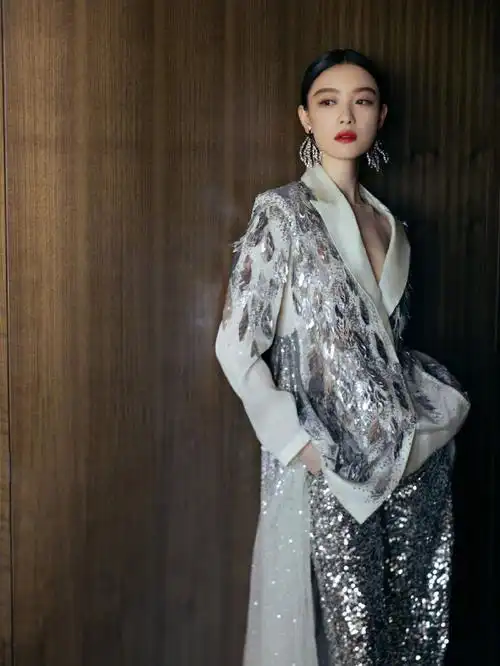 倪妮银色羽毛西装##长春电影节闭幕式##长春电影节闭幕式红毯