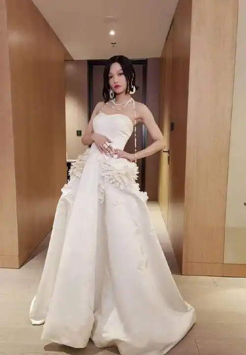 成为大牌收藏家张韶涵可没少花钱