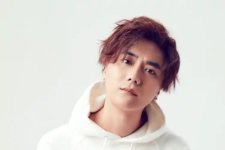 1986年4月24日出生于河南省周口市,中国内地流行乐男歌手,影视演员