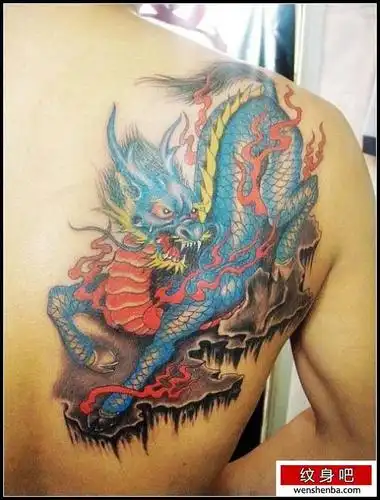 过肩烈火麒麟纹身图案