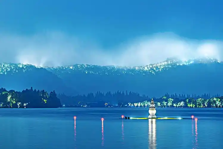 杭州西湖三潭印月夜景